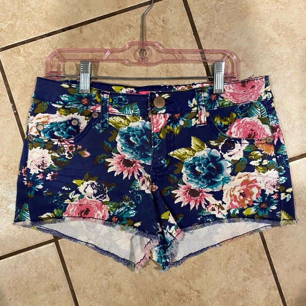 Rue21 • Floral denim shorts